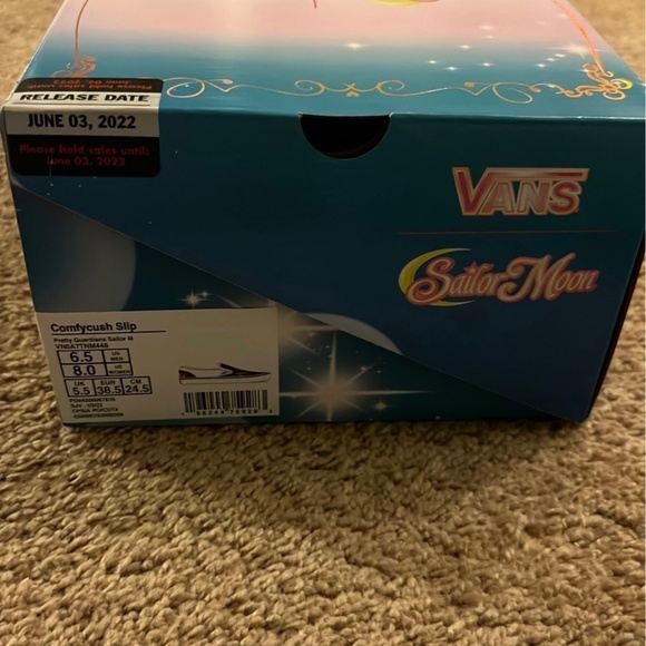 Pretty Guardian Sailor Moon Vans - Picture 7 of 8